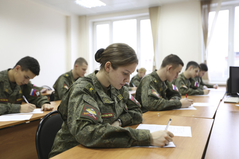 Объявление ВК учащимся 11-х классов.